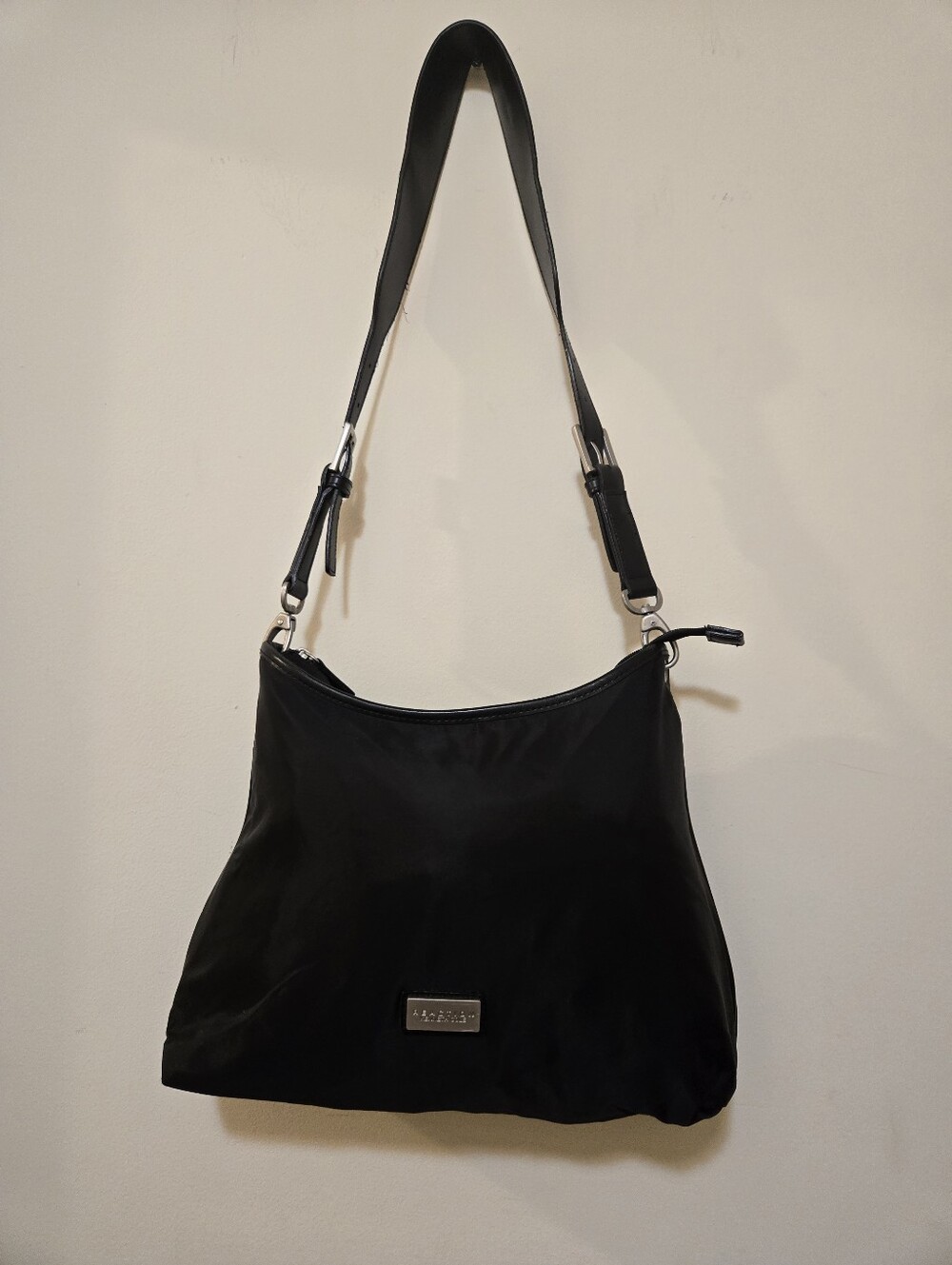 Reaction Kenneth Cole Classic Black Shoulder Bag - Sleek Everyday Carry